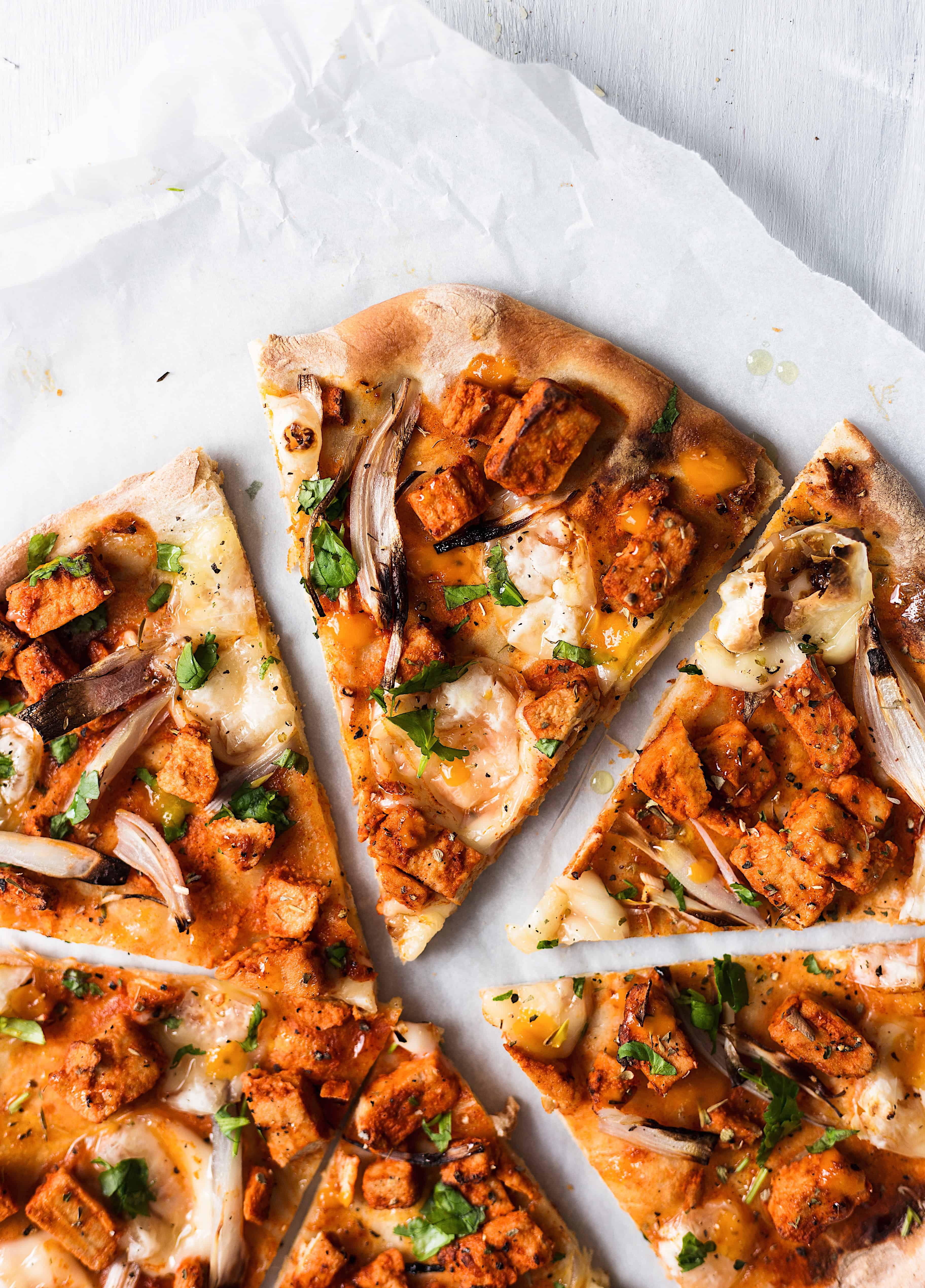 vegan cheesy buffalo 'chicken' pizza