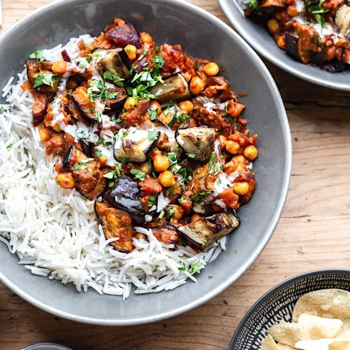 Vegan Roasted Aubergine and Chickpea Curry #aubergine #curry #chickpea #indianfood #recipe #glutenfree #dairyfree