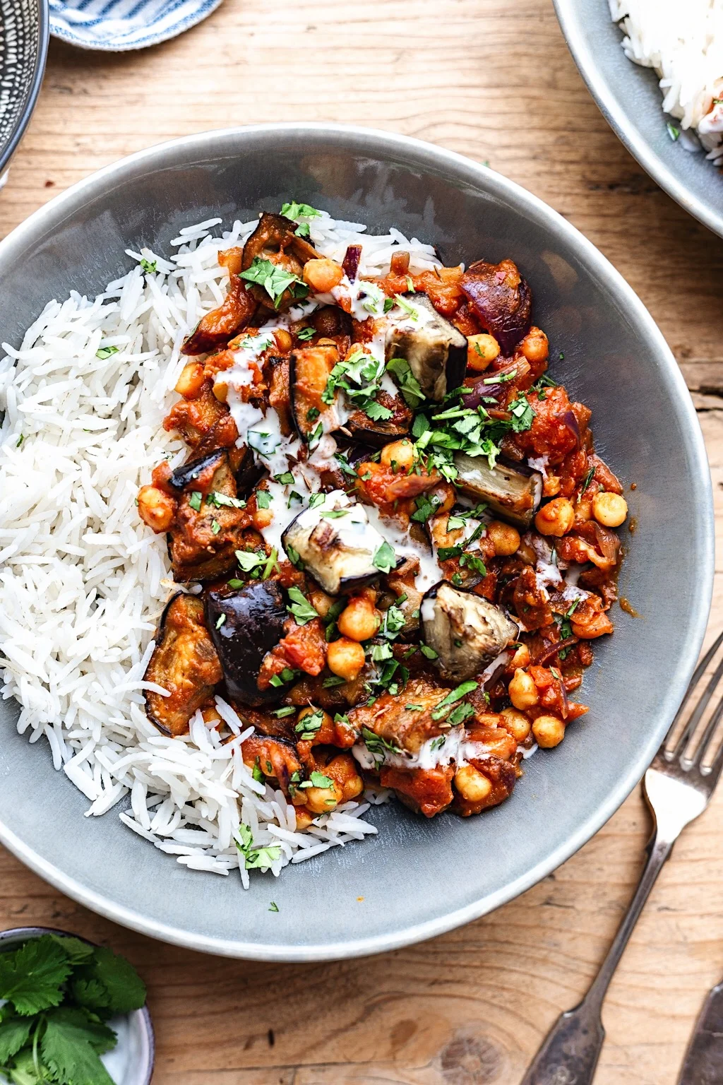 Vegan Roasted Aubergine and Chickpea Curry #aubergine #curry #chickpea #indianfood #recipe #glutenfree #dairyfree