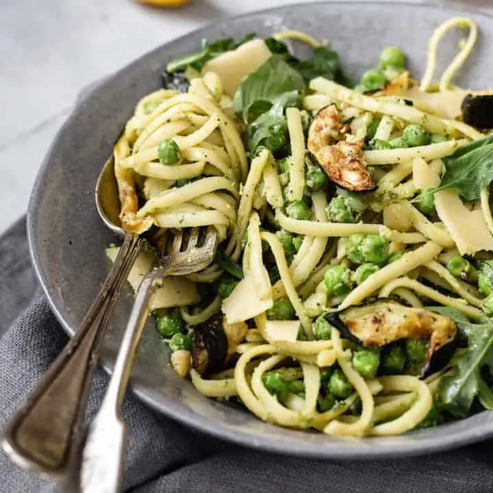 vegan easy pesto pasta