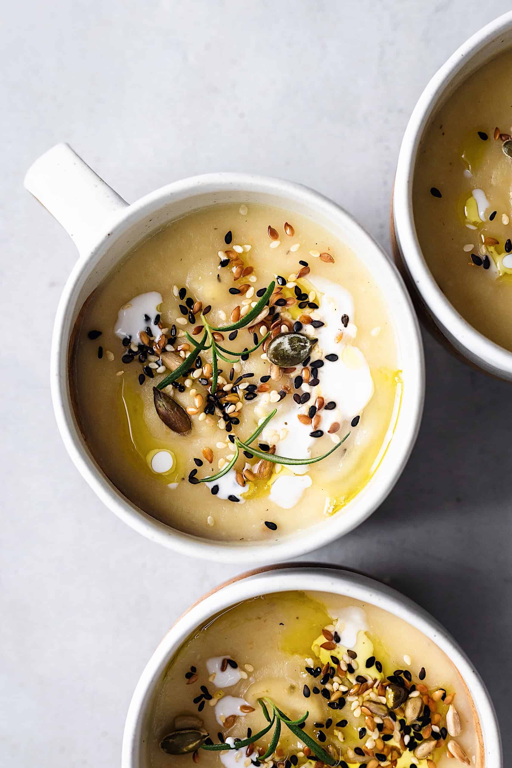 Roasted Garlic & Parsnip Soup #parsnipsoup #garlic #vegansoup 