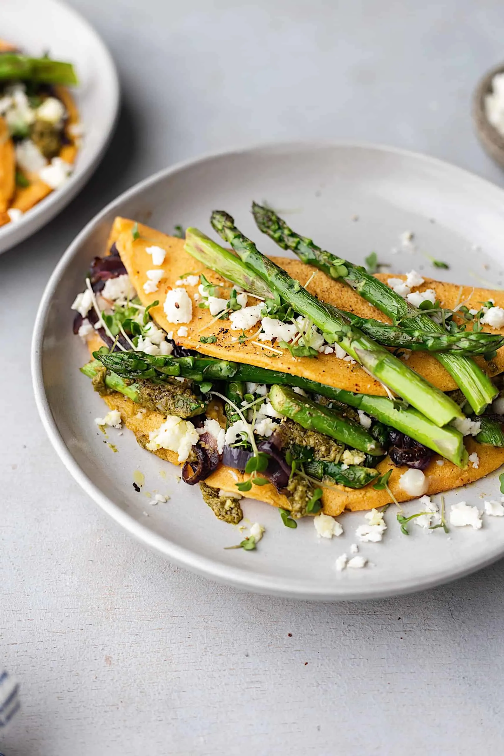 Vegan Asparagus, Pesto and Feta Omelette #vegan #recipe #spring #asparagus #omelette