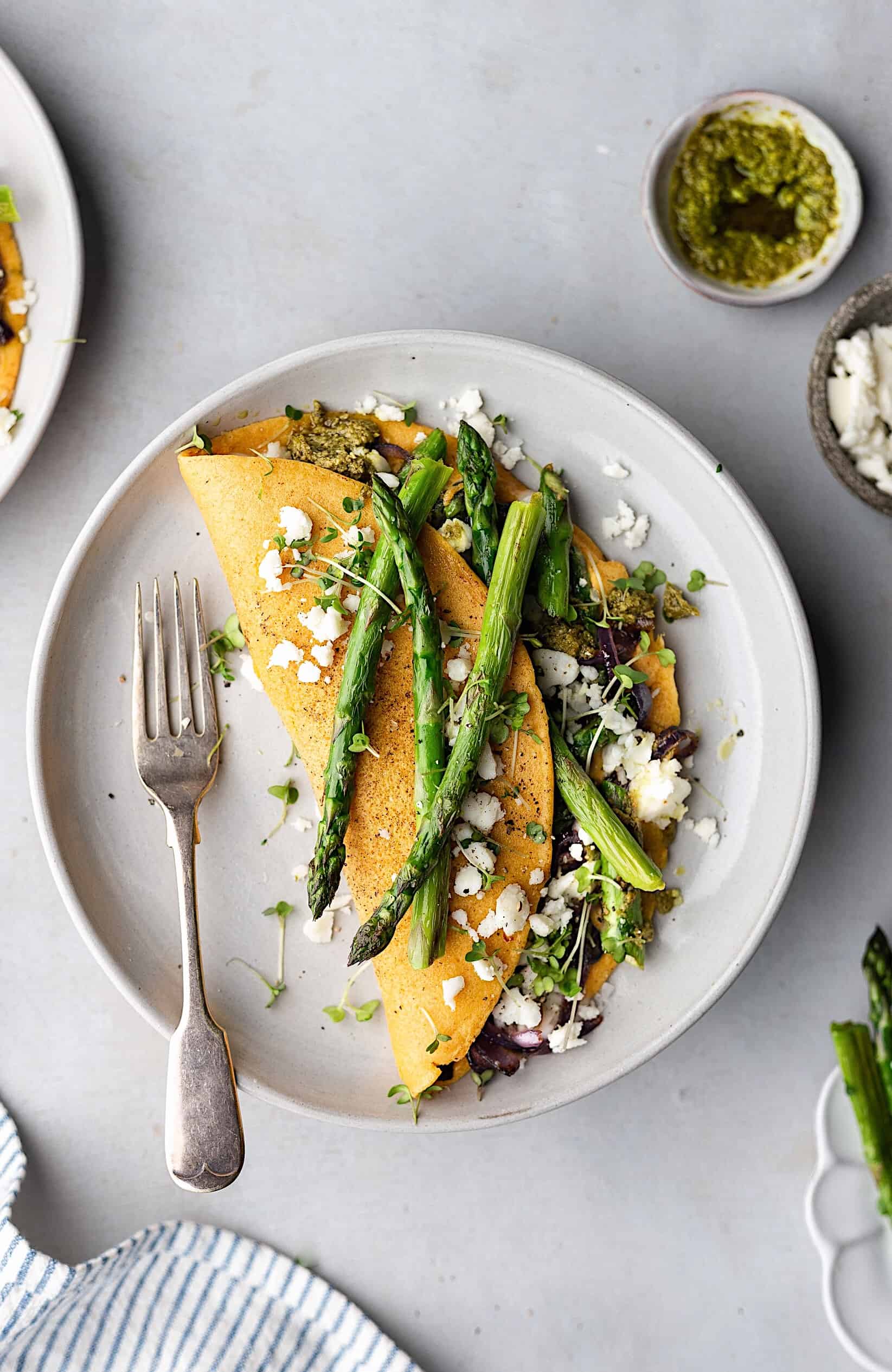 Vegan Asparagus, Pesto and Feta Omelette #recipe #vegan #breakfast #omelette