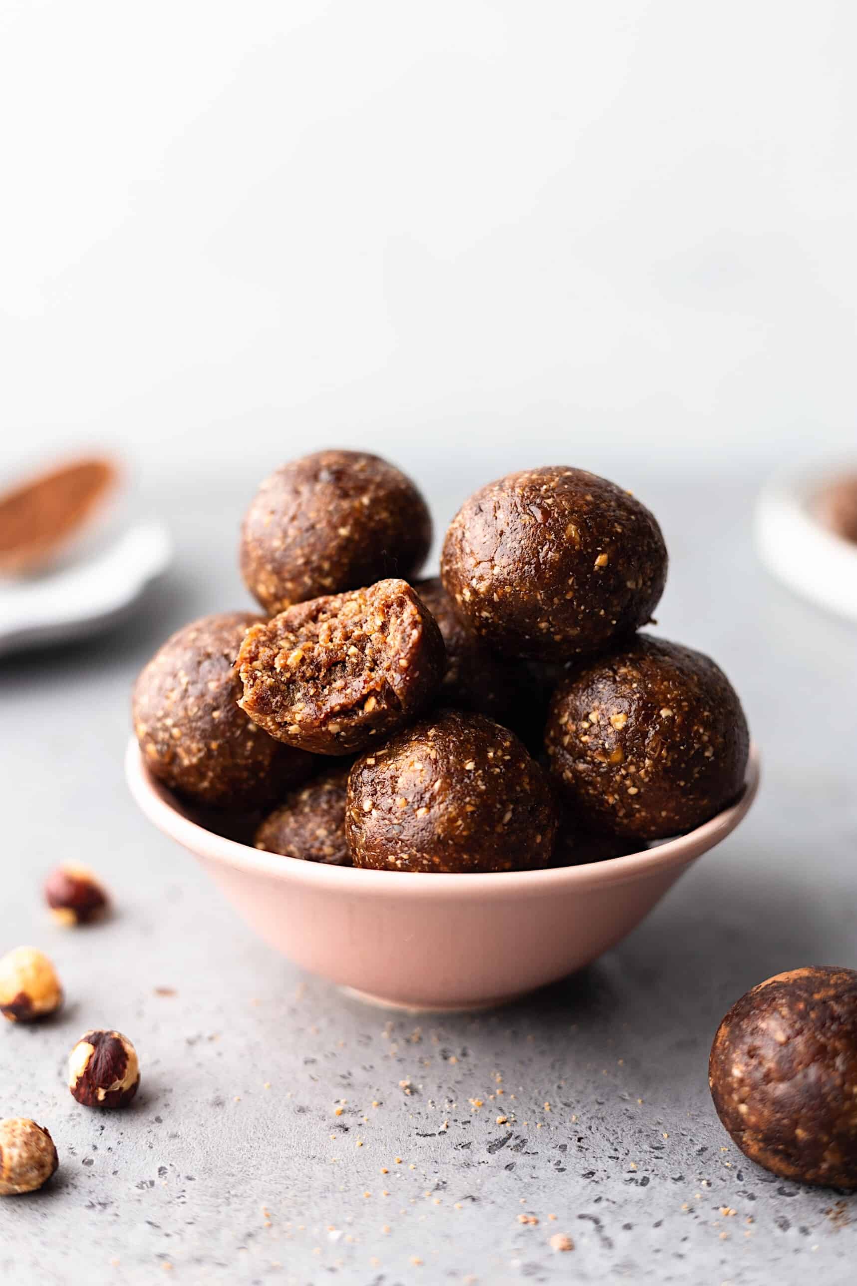 Vegan Chocolate Hazelnut Bliss Balls #recipe #vegan #energyball #chocolate #hazelnut