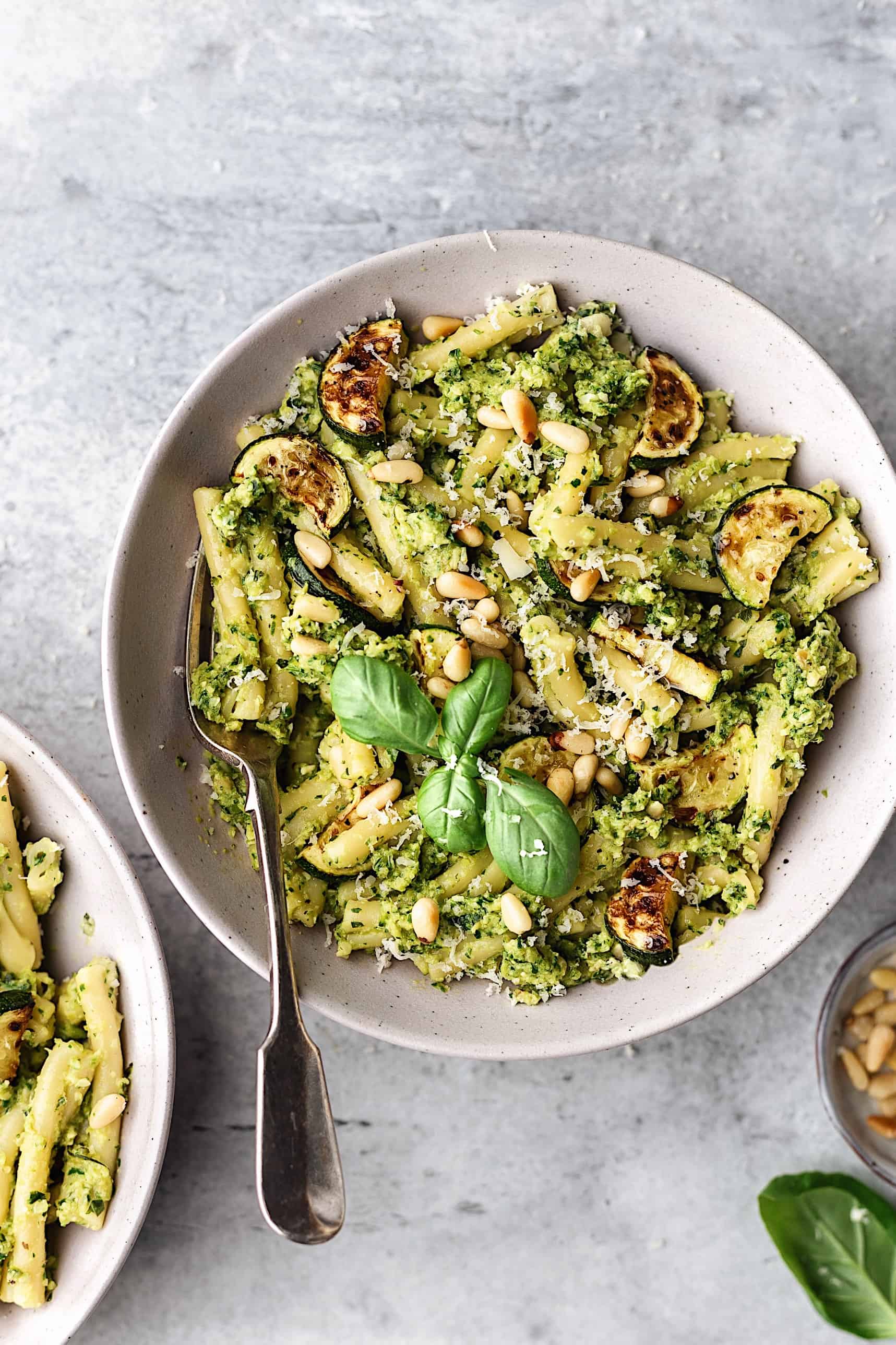 Vegan Roasted Courgette Pesto Pasta #vegan #recipe #pesto #pasta #courgette #zucchini