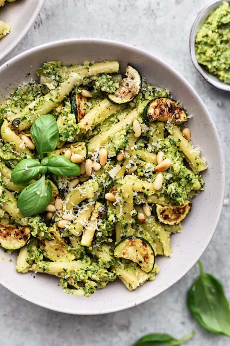 Vegan Roasted Courgette Pesto Pasta #vegan #recipe #pesto #pasta #courgette #zucchini