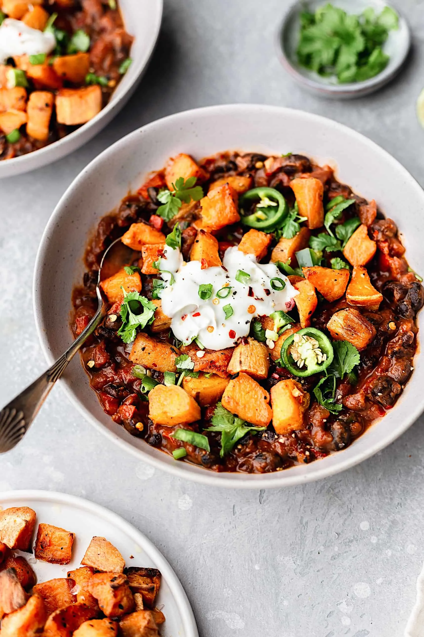 Black Bean Chipotle Chili with Roasted Sweet Potato #vegan #chili #blackbean #mexican #sweetpotato #recipe