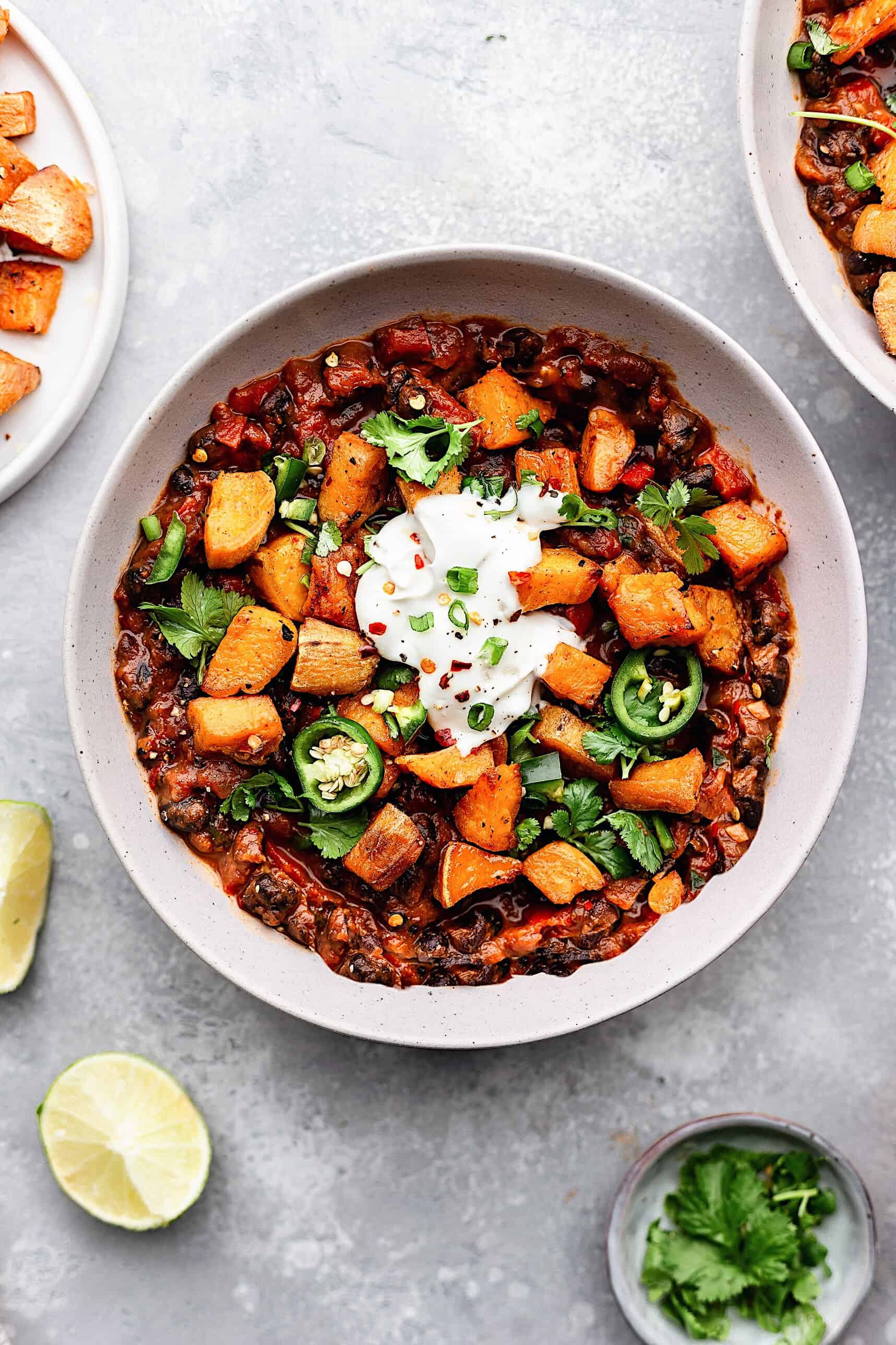 Black Bean Chipotle Chili with Roasted Sweet Potato #vegan #chili #blackbean #mexican #sweetpotato #recipe