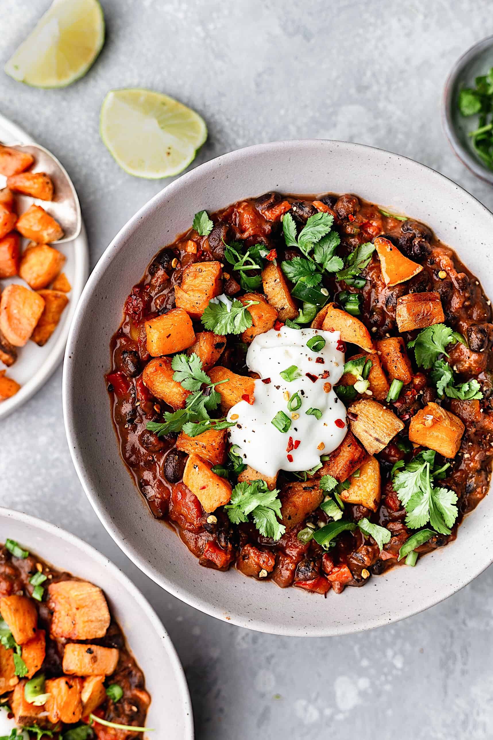 Black Bean Chipotle Chili with Roasted Sweet Potato #vegan #chili #blackbean #mexican #sweetpotato #recipe