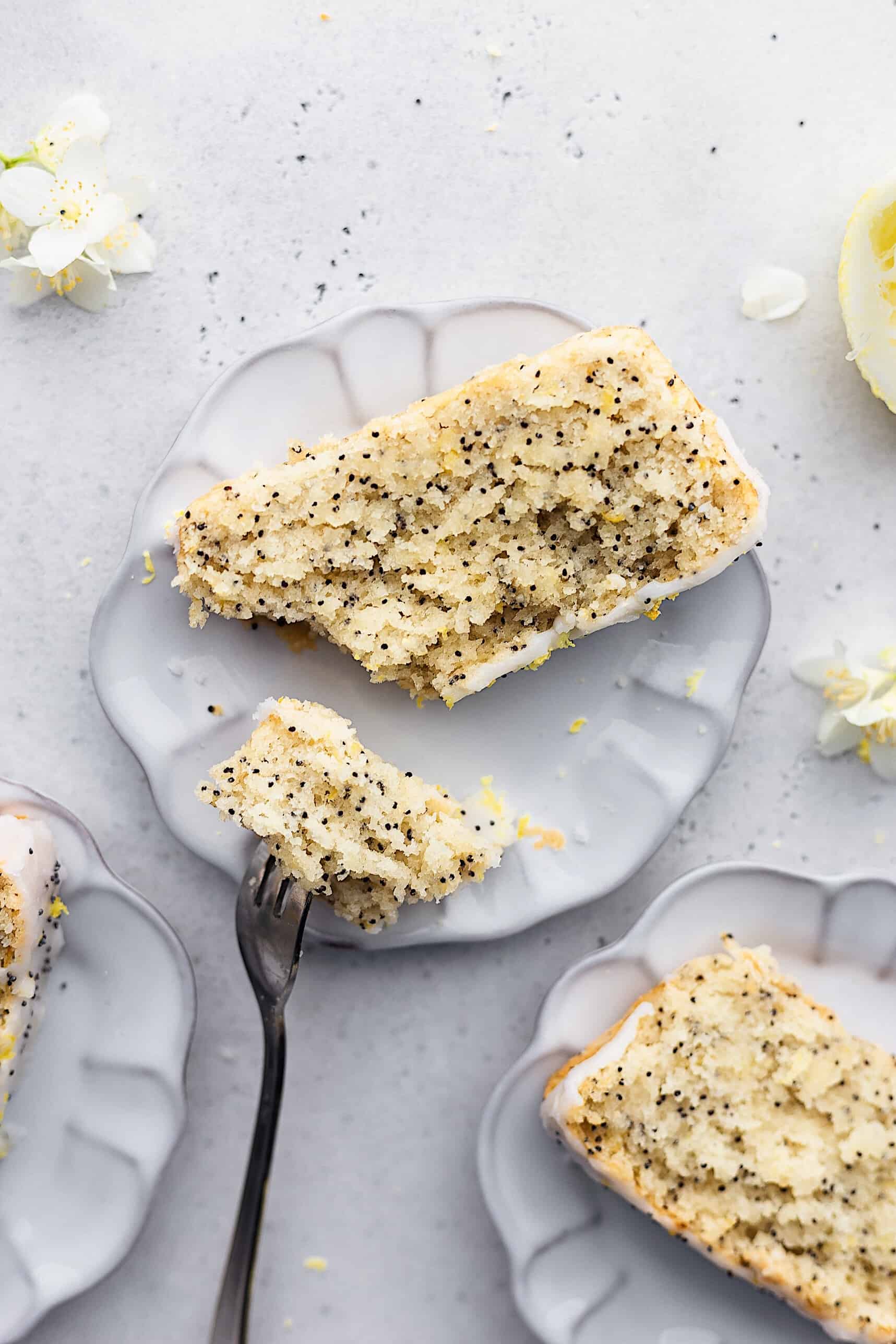 Vegan Lemon Poppy Seed Cake #vegancake #lemon #poppyseed #recipe #cake