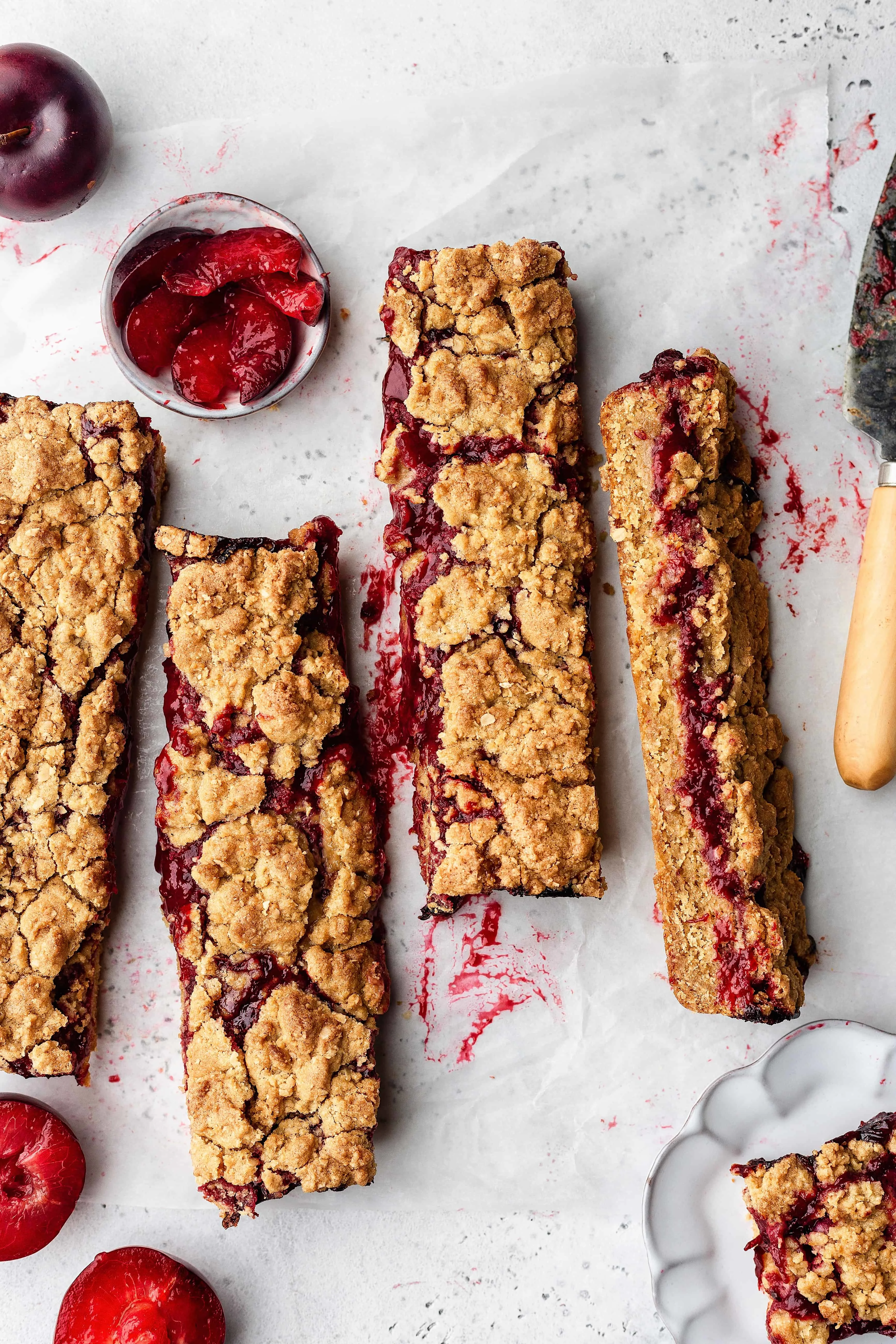 Metis Fruit and Maple Crumble Bars #metis #fruit #maple #crumble #vegan #recipe #dessert 