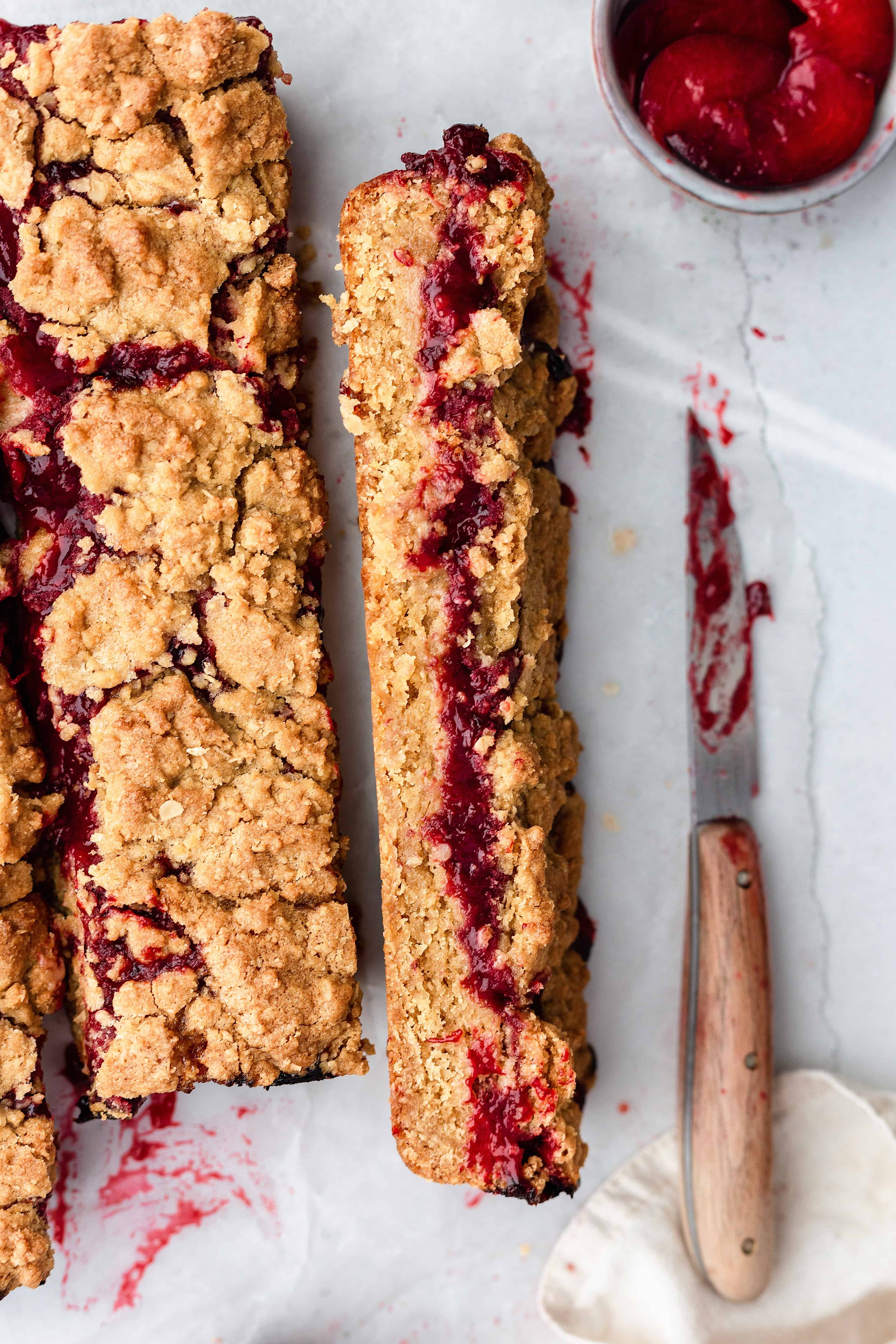 Metis Fruit and Maple Crumble Bars #metis #fruit #maple #crumble #vegan #recipe #dessert 