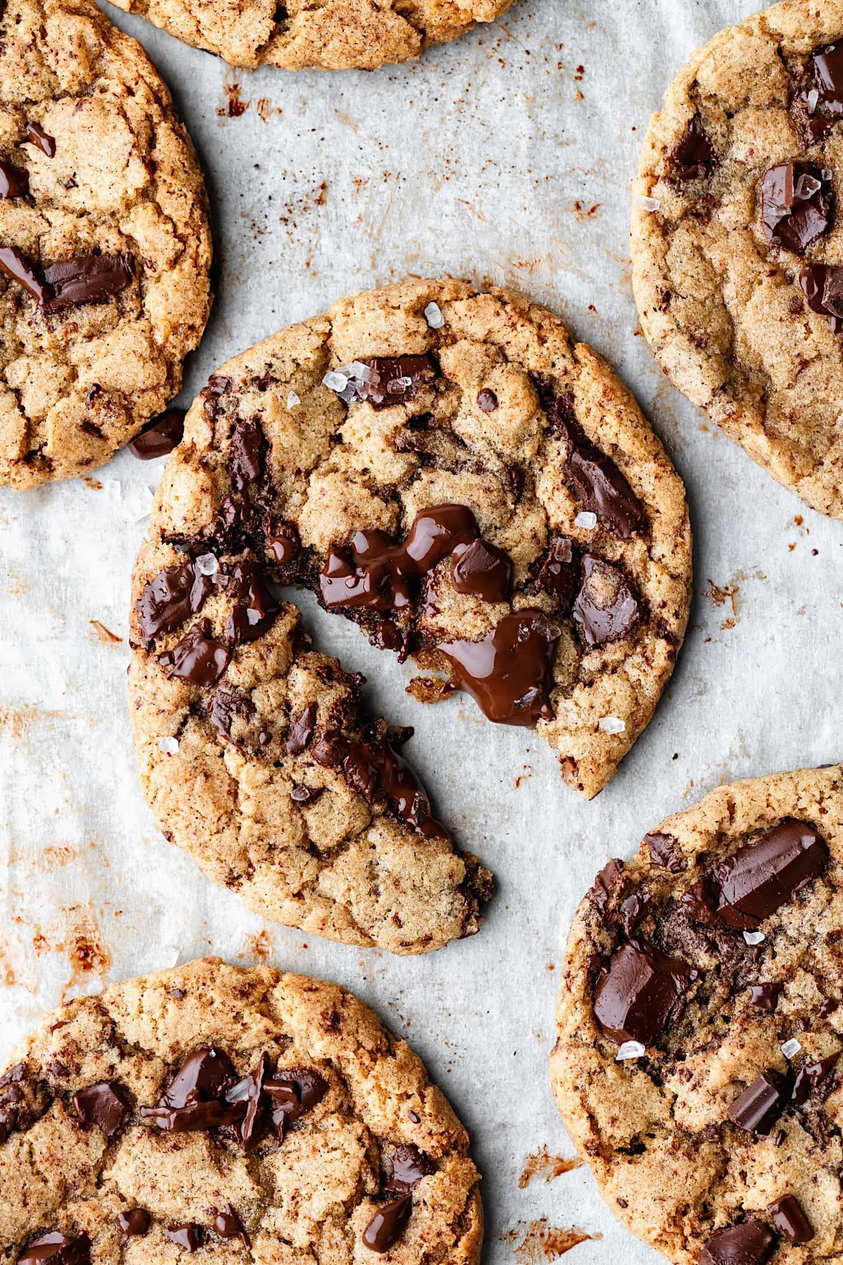 Vegan Spiced Chocolate Chip Cookies #cookies #vegan #autumn #fall #spiced #recipe #chocolate #chocolatechip