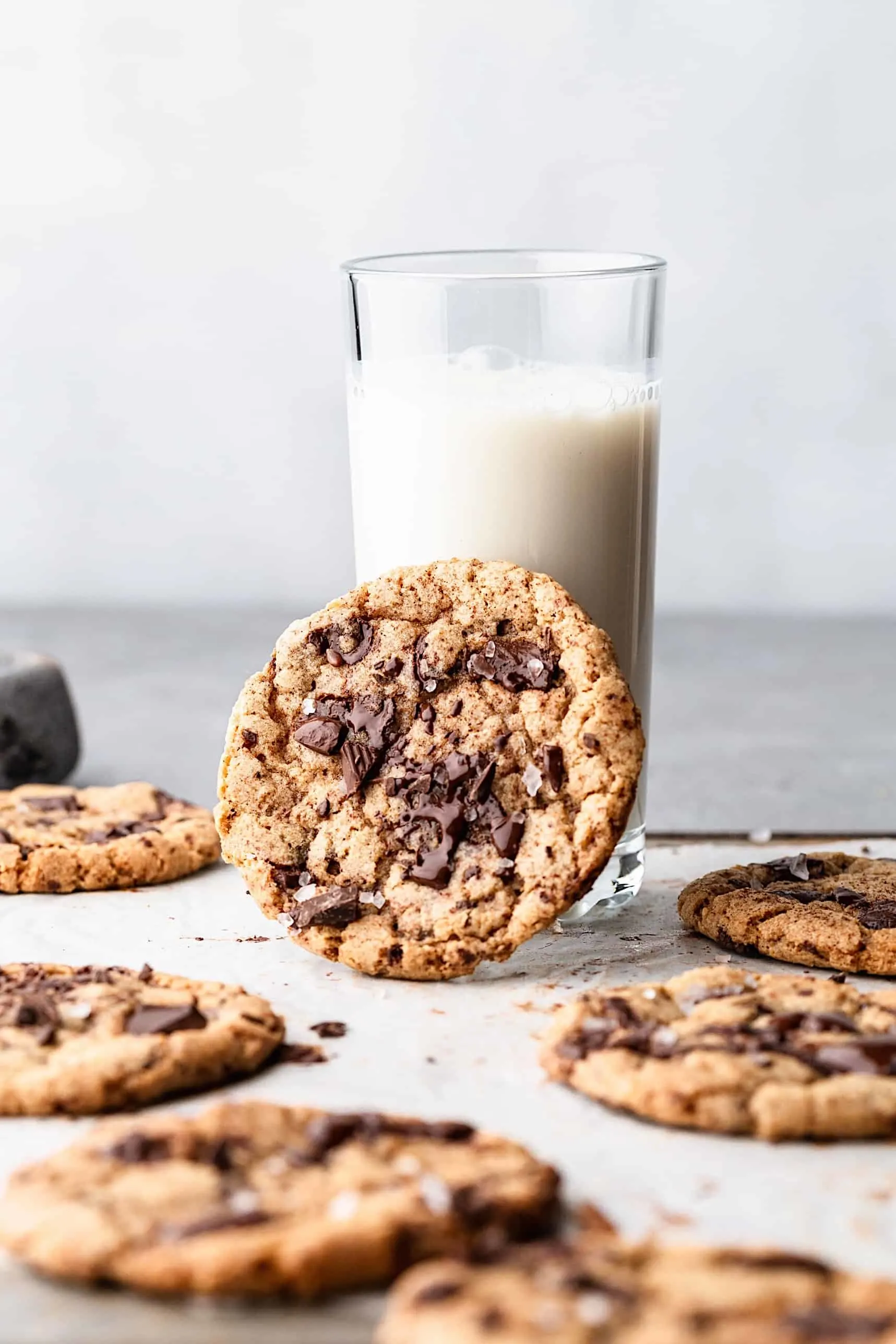 Vegan Spiced Chocolate Chip Cookies #cookies #vegan #autumn #fall #spiced #recipe #chocolate #chocolatechip