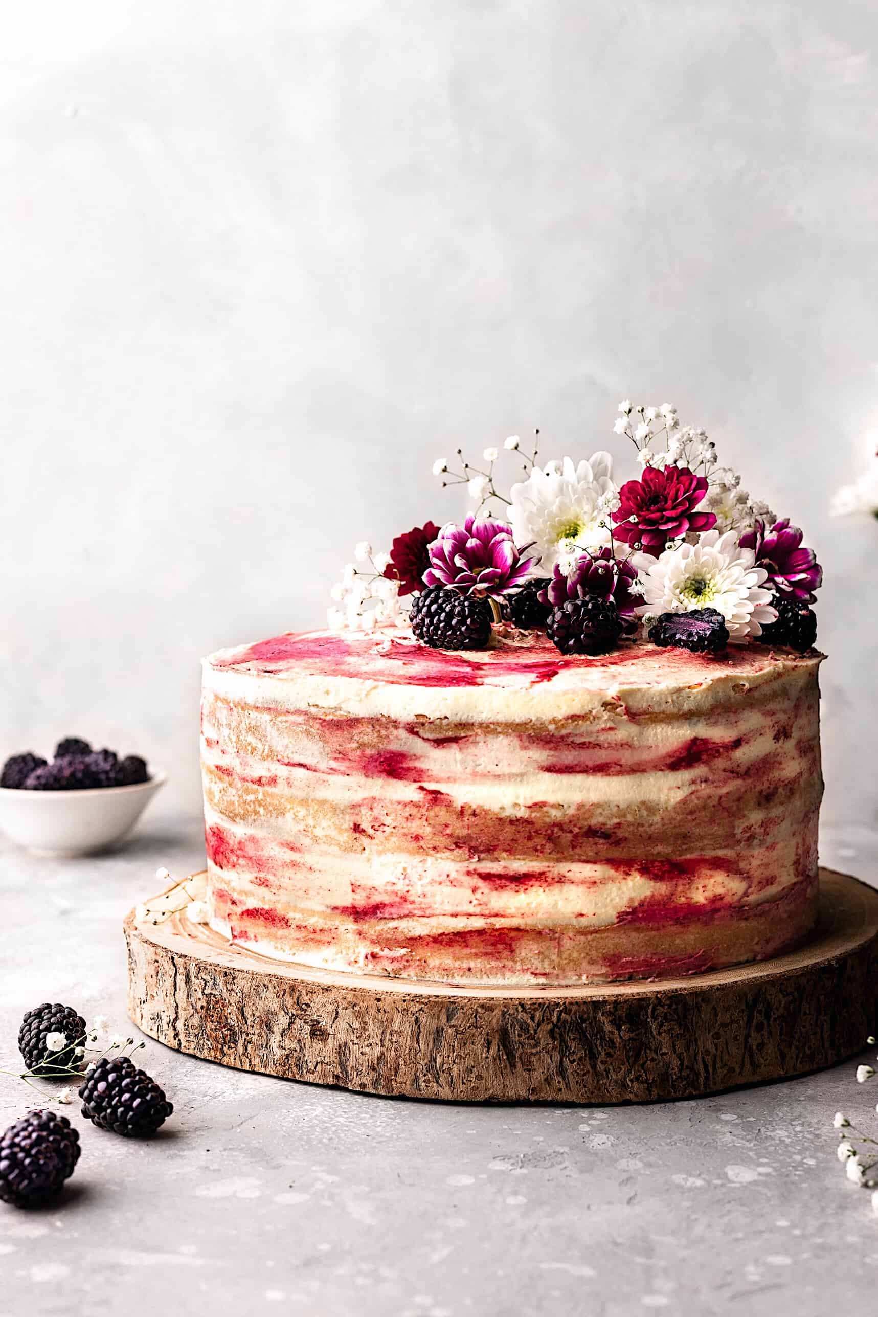 Vegan Blackberry and Gin Cake #cake #recipe #vegan #vegancake #dairyfree #blackberry #gin #seedlip #fruit