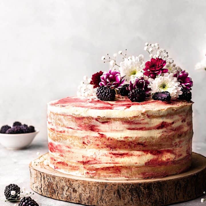 Vegan Blackberry and Gin Cake #cake #recipe #vegan #vegancake #dairyfree #blackberry #gin #seedlip #fruit