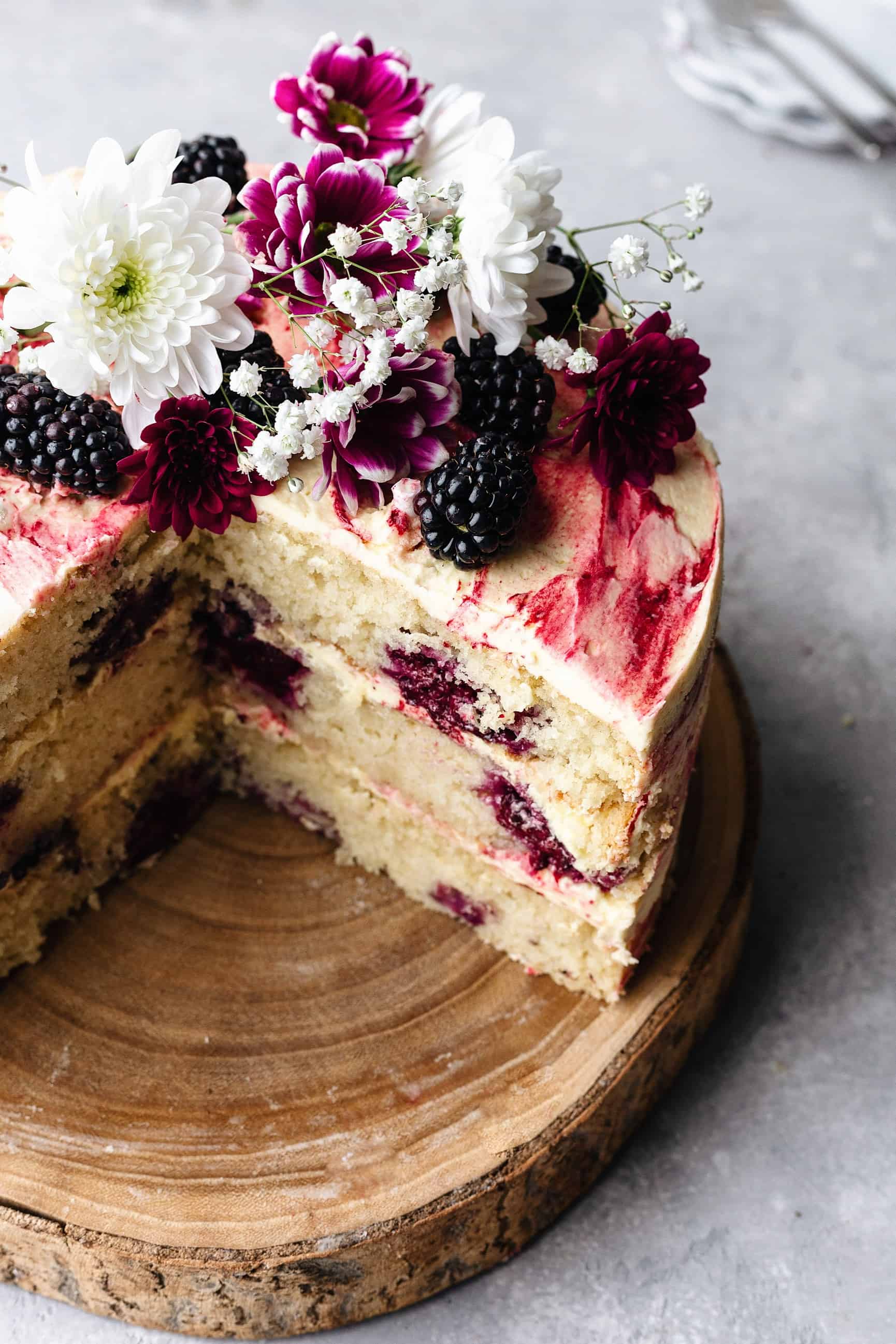 Blackberry crumble cake