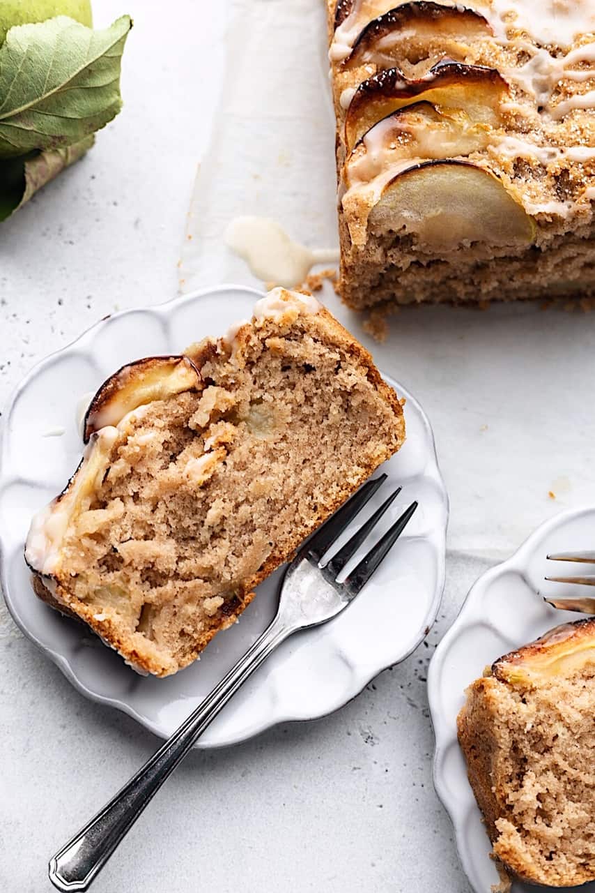 Vegan Cinnamon Apple Loaf Cake #vegan #apple #cake #dairyfree #recipe #fall #autumn
