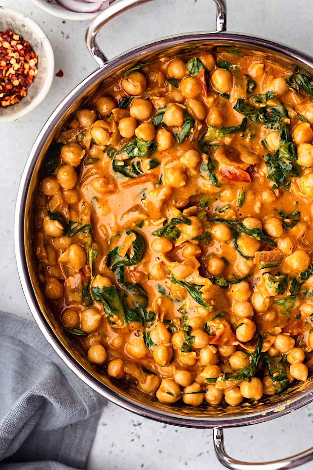 Creamy Chickpea and Spinach Curry Close Up #vegan #curry #recipe #food #chickpea #spinach #healthy