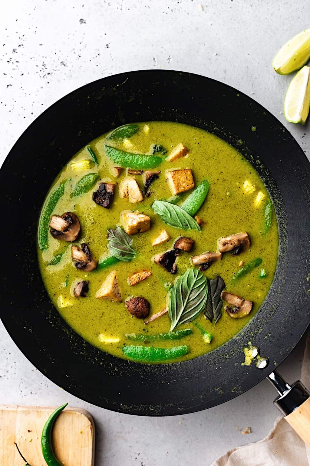Vegan Thai Green Curry in Wok #thai #greencurry #vegan #healthy #vegetarian #tofu