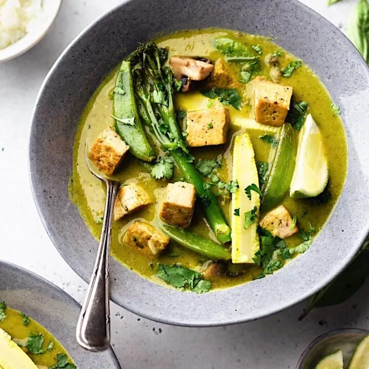 Vegan Thai Green Curry with Tofu and Vegetables #thai #green #curry #paste #recipe