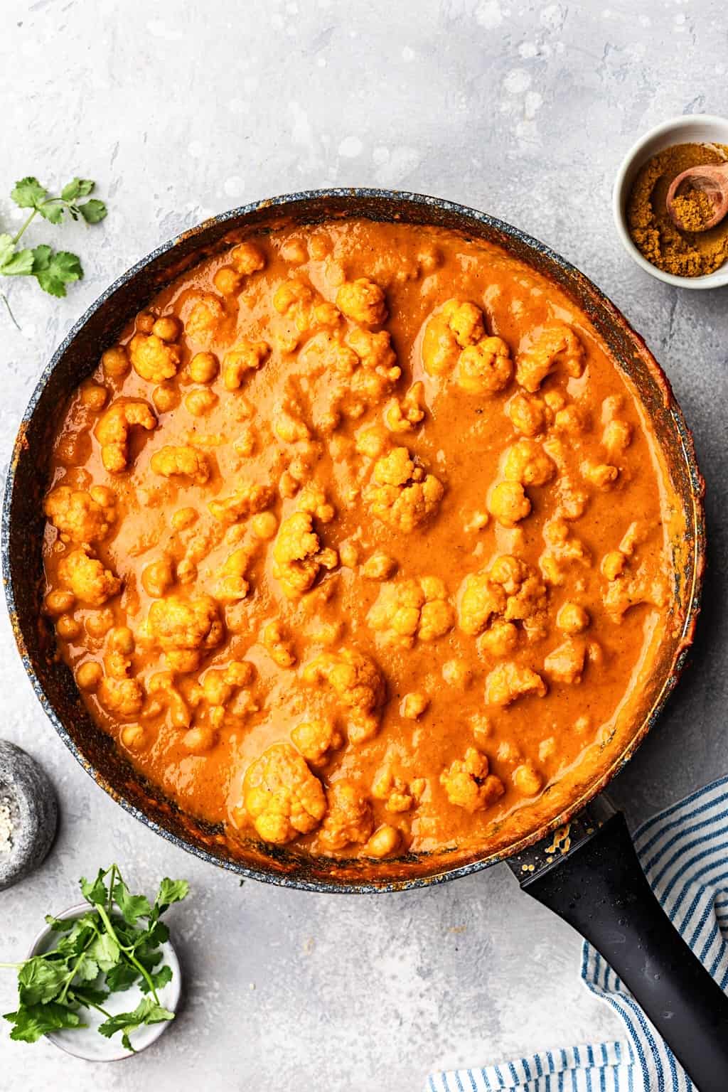 Chickpea and Cauliflower Curry #curry #vegan #chickpea #cauliflower #healthy #creamy