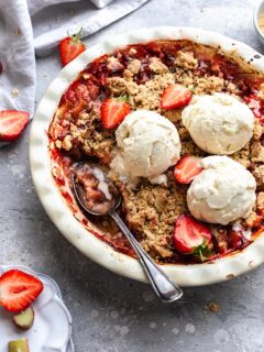 Vegan Strawberry and Rhubarb Crumble #vegan #strawberry #rhubarb #crumble #dairyfree #fruit #summer