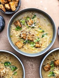 Vegan Broccoli Cheddar Soup with Sourdough Croutons #broccoli #cheddar #soup #autumn #dairyfree #vegan