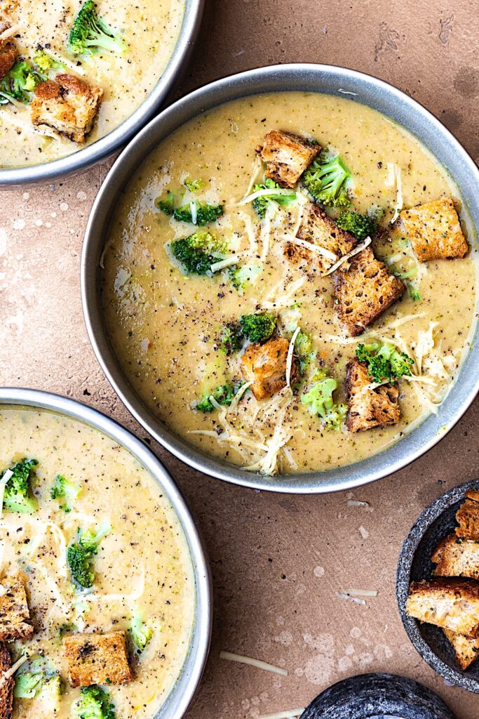 Vegan Broccoli Cheddar Soup with Sourdough Croutons #broccoli #cheddar #soup #autumn #dairyfree #vegan