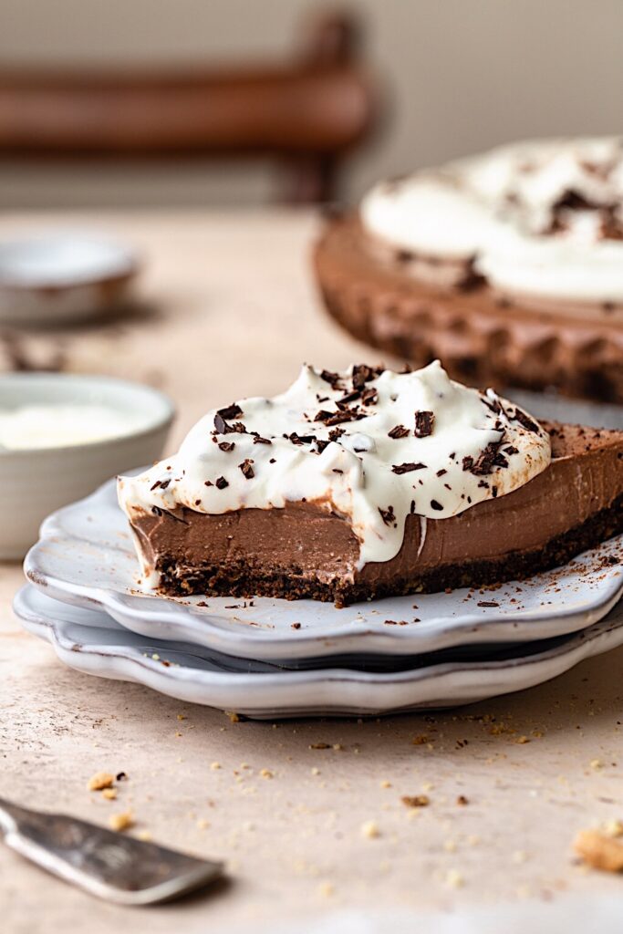 Vegan Chocolate Cream Pie #vegan #cream #chocolate #pie #mousse #dessert #dairyfree 