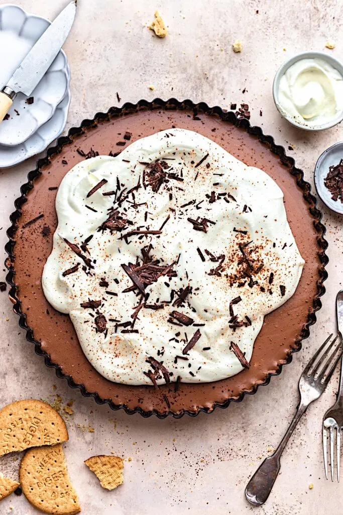 Vegan Chocolate Cream Pie #vegan #cream #chocolate #pie #mousse #dessert #dairyfree