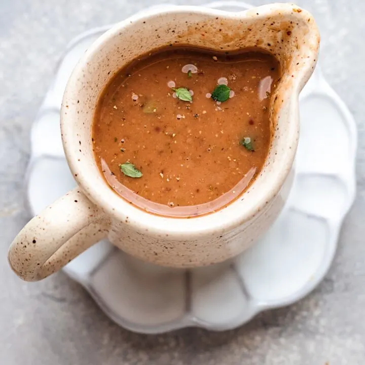 https://cupfulofkale.com/wp-content/uploads/2020/10/Easy-Vegan-Onion-Gravy-720x720.jpg.webp