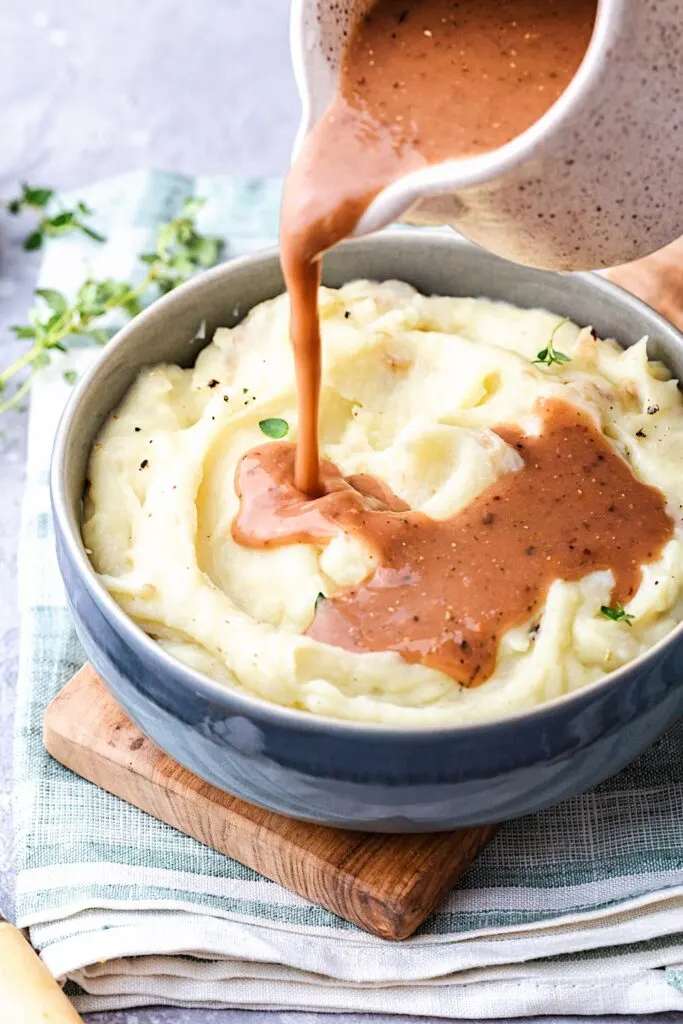 Vegan Onion Gravy with Mashed Potato #gravy #vegan #onion #sauce #dairyfree #thanksgiving #christmas 