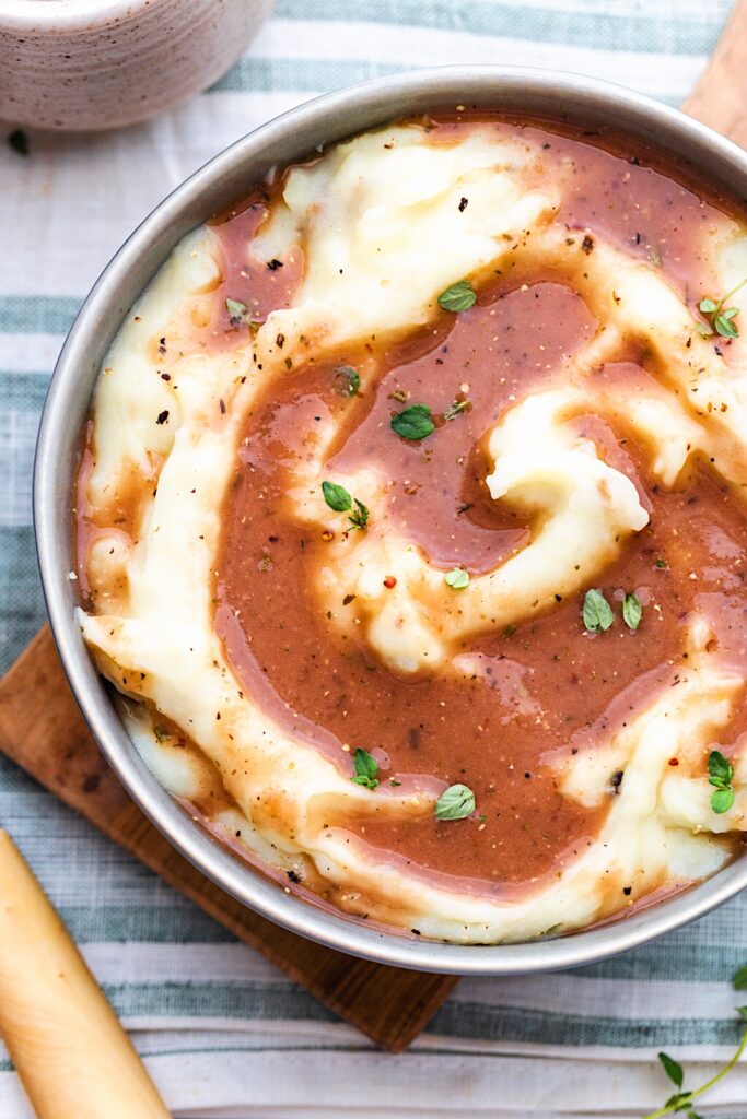 https://cupfulofkale.com/wp-content/uploads/2020/10/Vegan-Gravy-and-Mash-683x1024.jpg