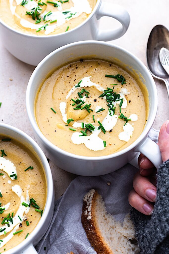 Vegan Leek and Potato Soup #soup #leek #potato #vegan #autumn #winter #plantbased #dairyfree