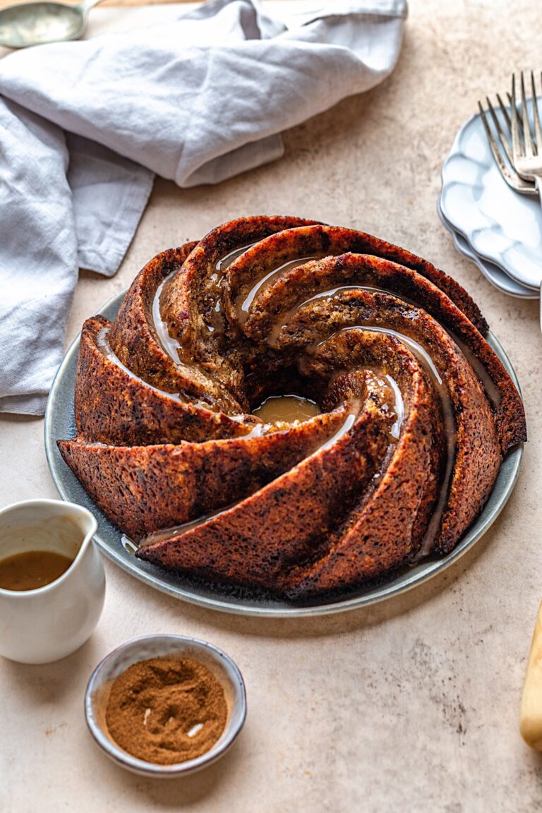 Vegan Sticky Toffee Pudding Cake #vegan #dairyfree #plantbased #christmas #recipe #toffee #dessert