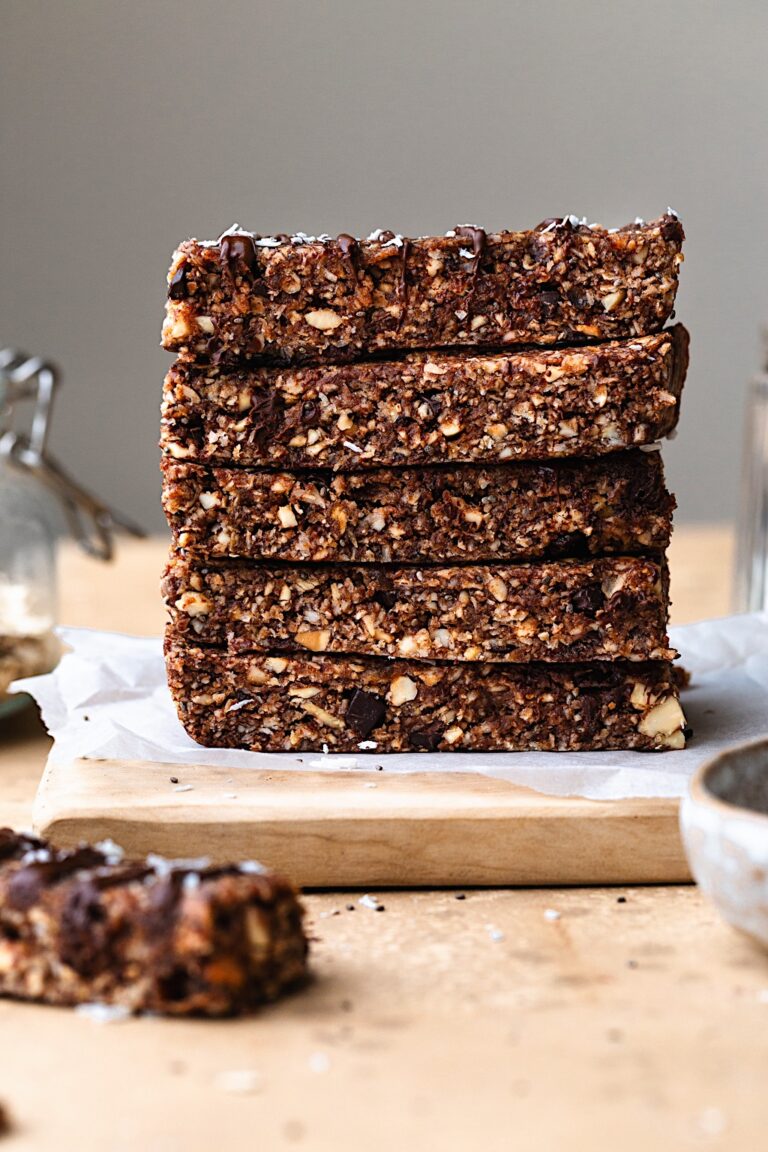 Chocolate Chip Peanut Butter Granola Bars #granola #breakfast #snack #chocolate #nuts #vegan #dairyfree