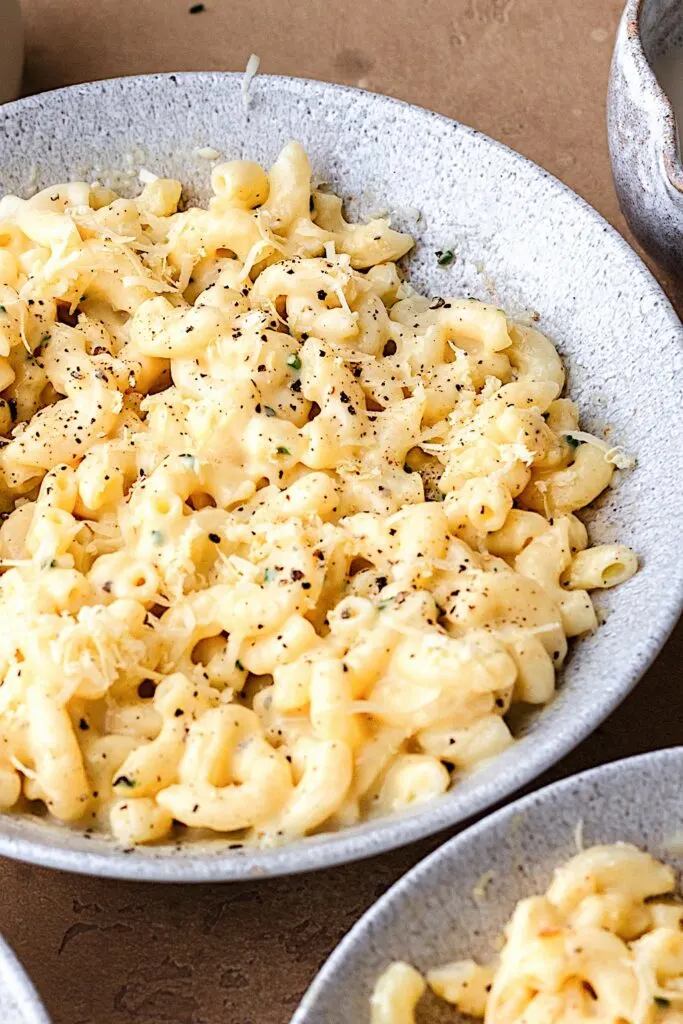Easy Vegan Mac and Cheese #vegan #macncheese #macaronu #pasta #dairyfree #glutenfree #cheese #sauce