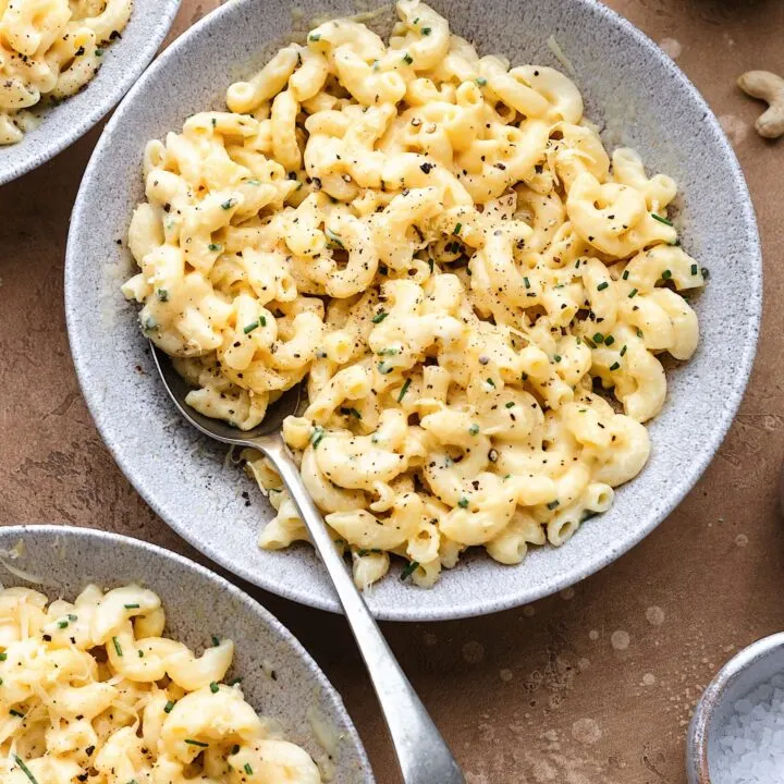 Easy Vegan Mac and Cheese #vegan #macncheese #macaronu #pasta #dairyfree #glutenfree #cheese #sauce