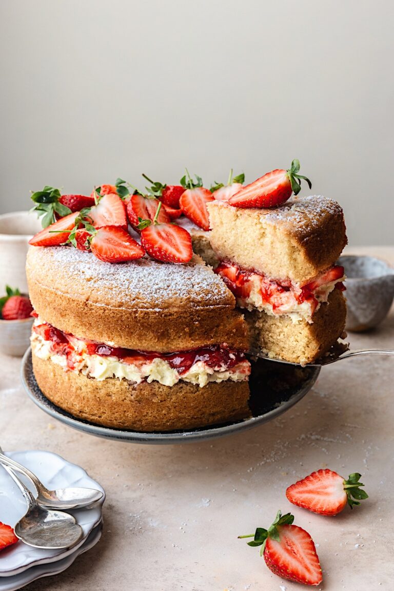 Vegan Victoria Sponge Cake #cake #vegan #victoriasponge #strawberry #jam #recipe #dairyfree