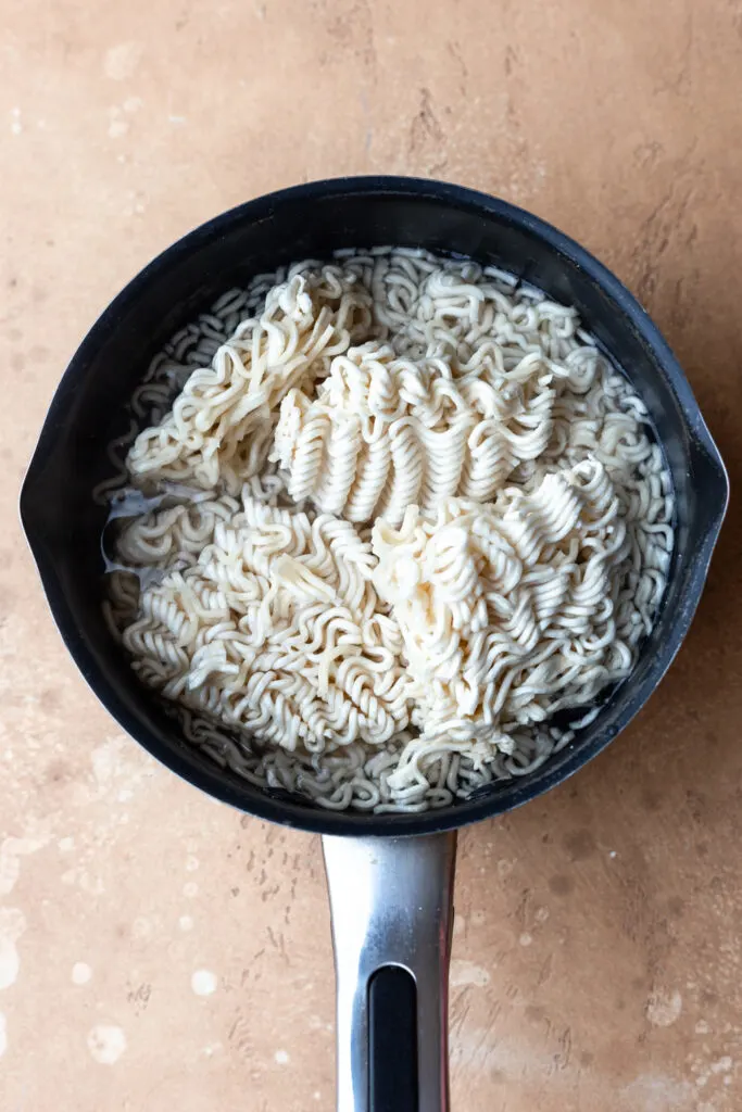 Instant noodles in pan