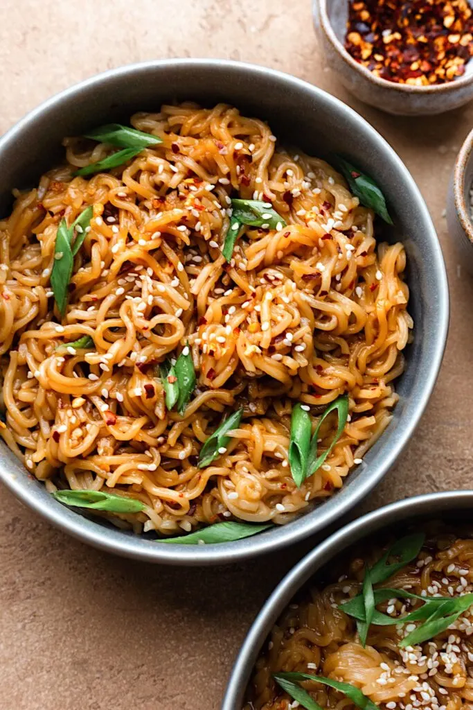 Spicy Garlic Noodles #spicy #garlic #asian #noodles #stirfry