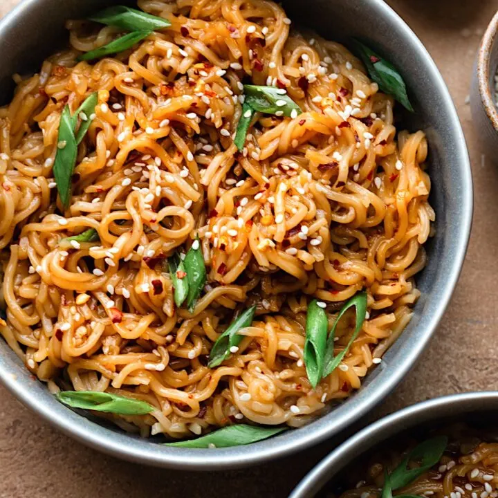 Spicy Garlic Noodles #spicy #garlic #asian #noodles #stirfry