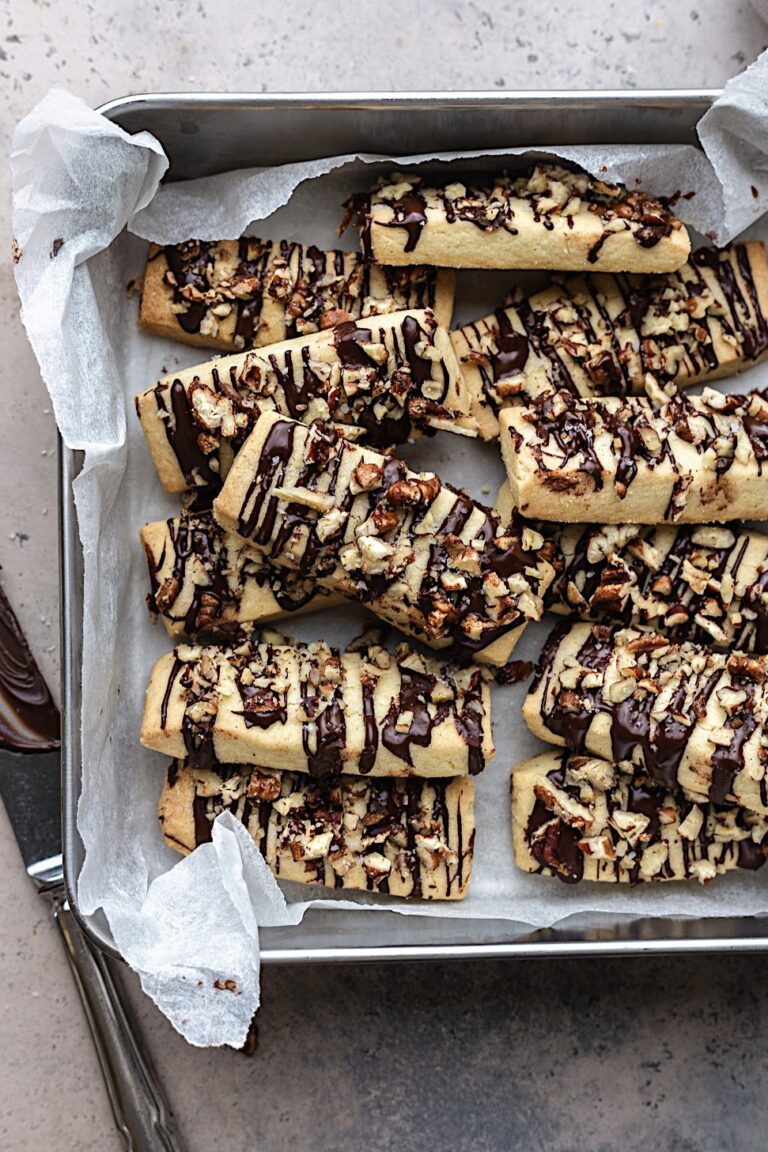 Vegan Vanilla Shortbread with Chocolate and Pecans #shortbread #vegan #dairyfree #pecan #chocolate #biscuit