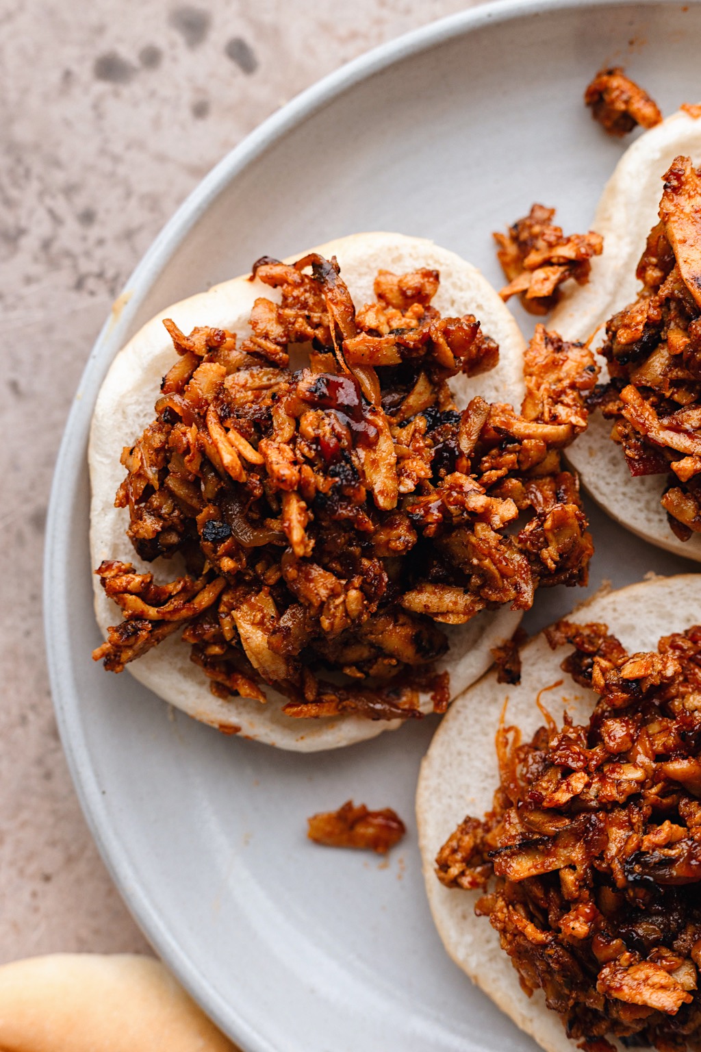 BBQ Tofu Pulled Pork #bbq #tofu #burger #vegan #meatfree