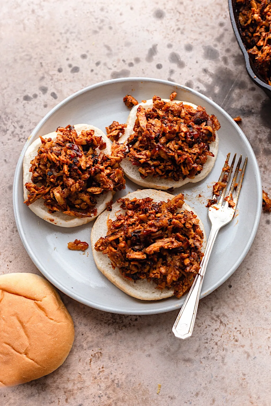 BBQ Tofu Pulled Pork #bbq #tofu #burger #vegan #meatfree