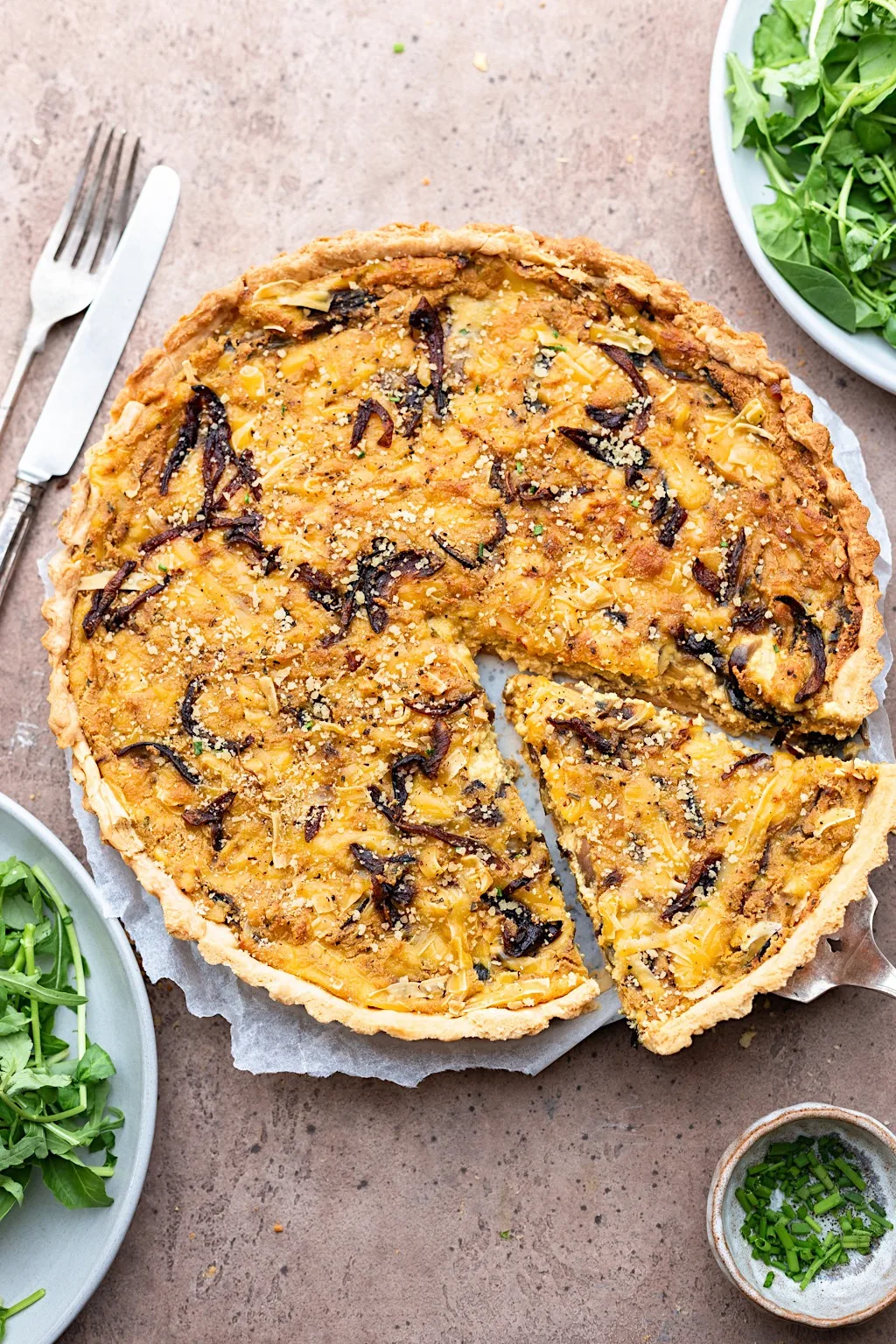 Vegan Caramelised Onion and Cheese Quiche #vegan #onion #quiche #dairyfree #vegancheese #picnic #tart